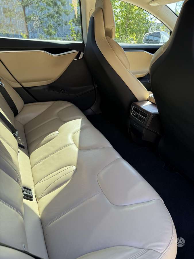 Tesla Model S, 90 кВт·ч, Седан