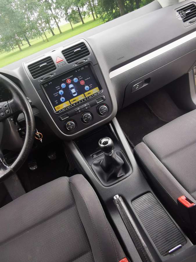 Volkswagen Golf - 8