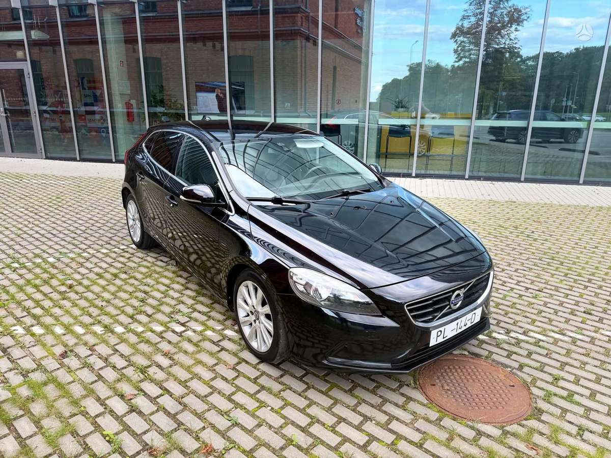 Volvo V40, 1.6 l., hatchback
