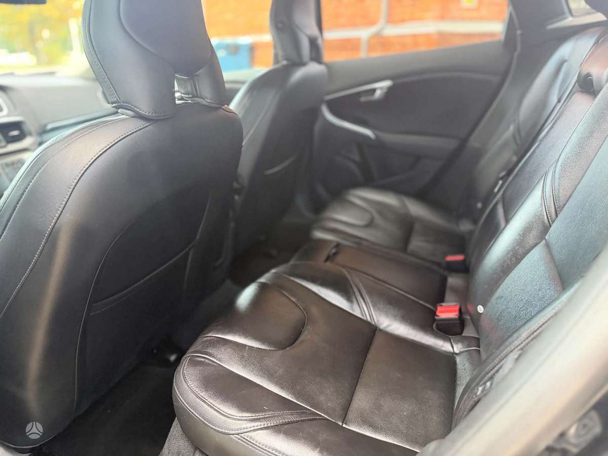 Volvo V40, 1.6 l., Хэтчбек