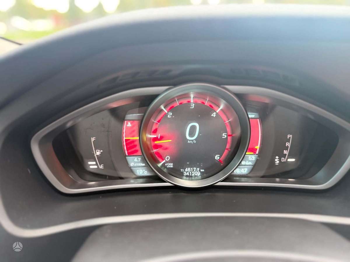 Volvo V40, 1.6 l., Хэтчбек