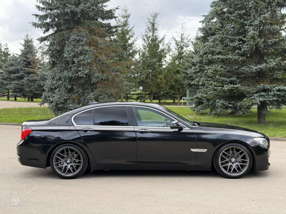BMW 740, 3.0 l., Седан