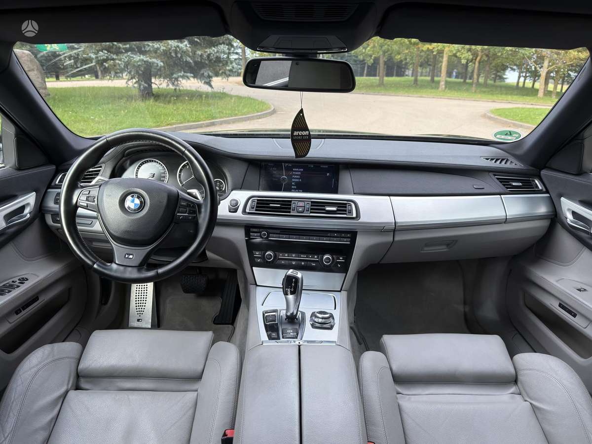 BMW 740, 3.0 l., Седан
