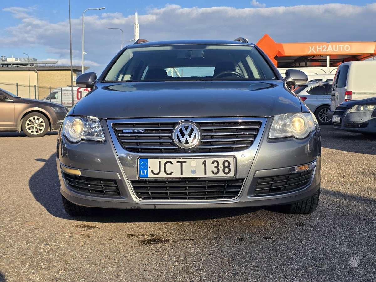 Volkswagen Passat - 1