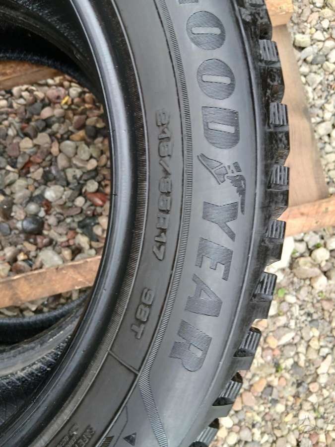 Goodyear, universalios 215/55 R17
