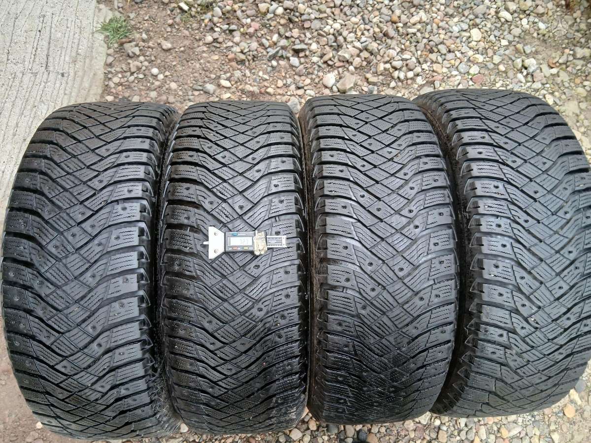 Goodyear, universalios 215/55 R17