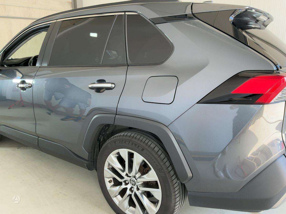 Toyota RAV4 - 8
