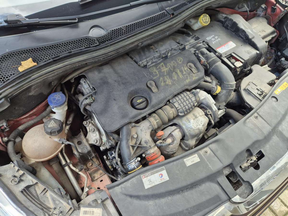 Peugeot 2008 - 8
