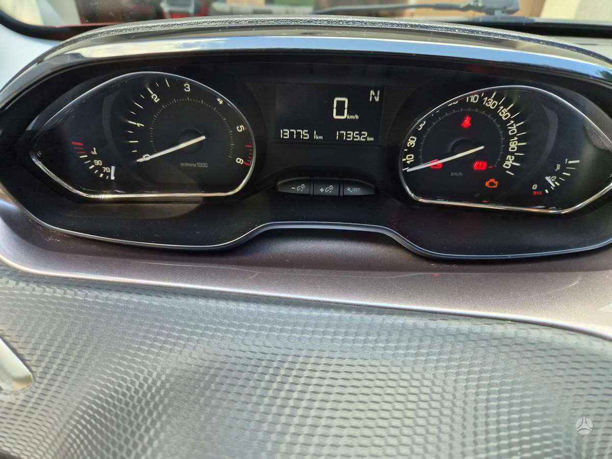Peugeot 2008 - 12