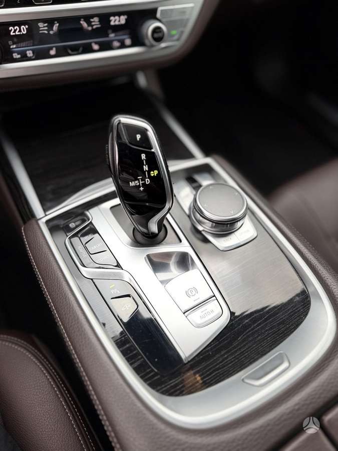 BMW 740, 3.0 l., Седан
