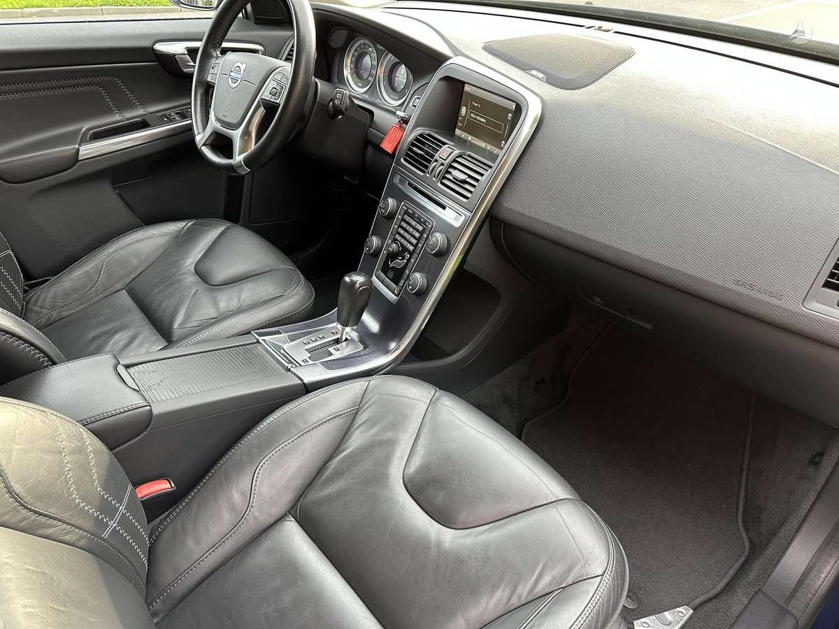 Volvo XC60, 2.4 l., mpv / minivan