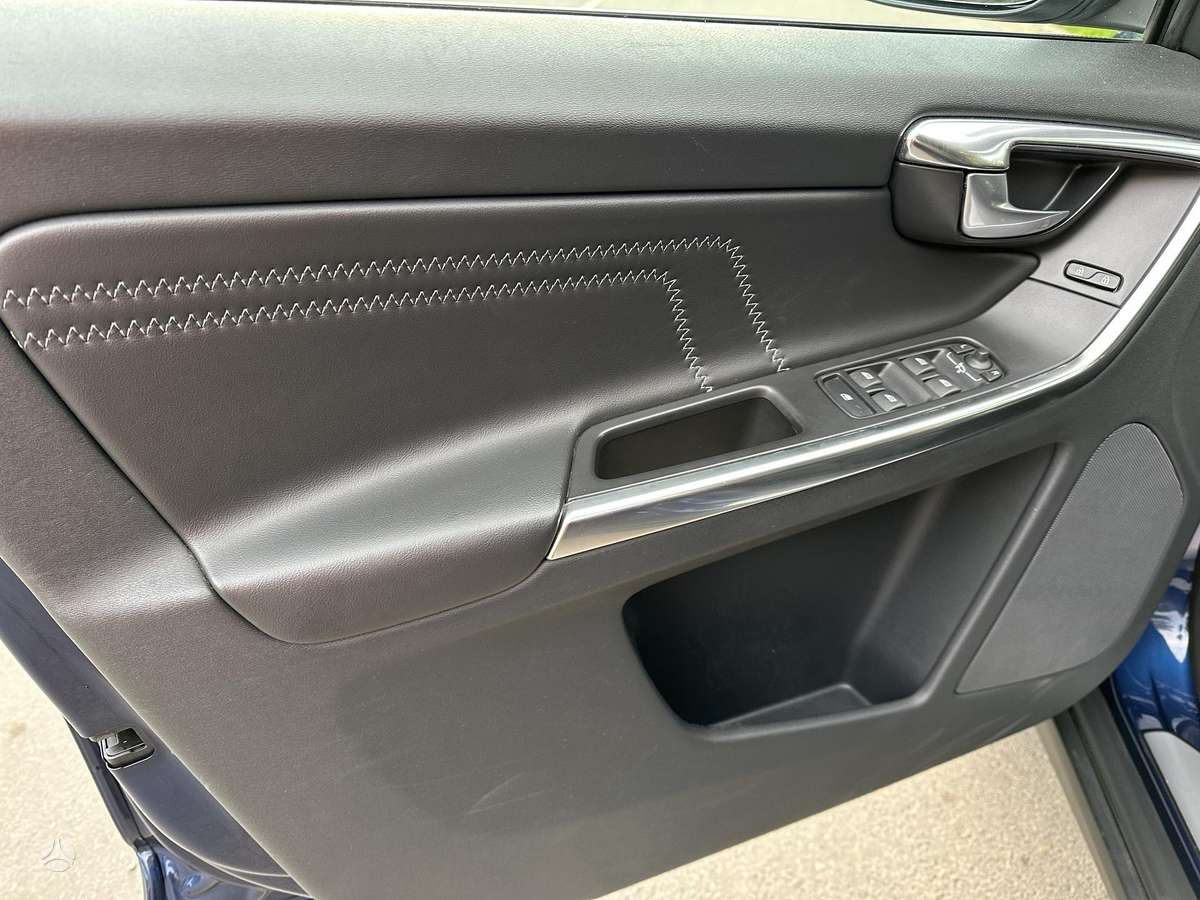 Volvo XC60, 2.4 l., mpv / minivan