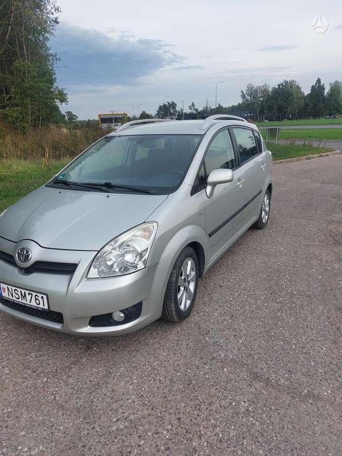 Toyota Corolla Verso - 8
