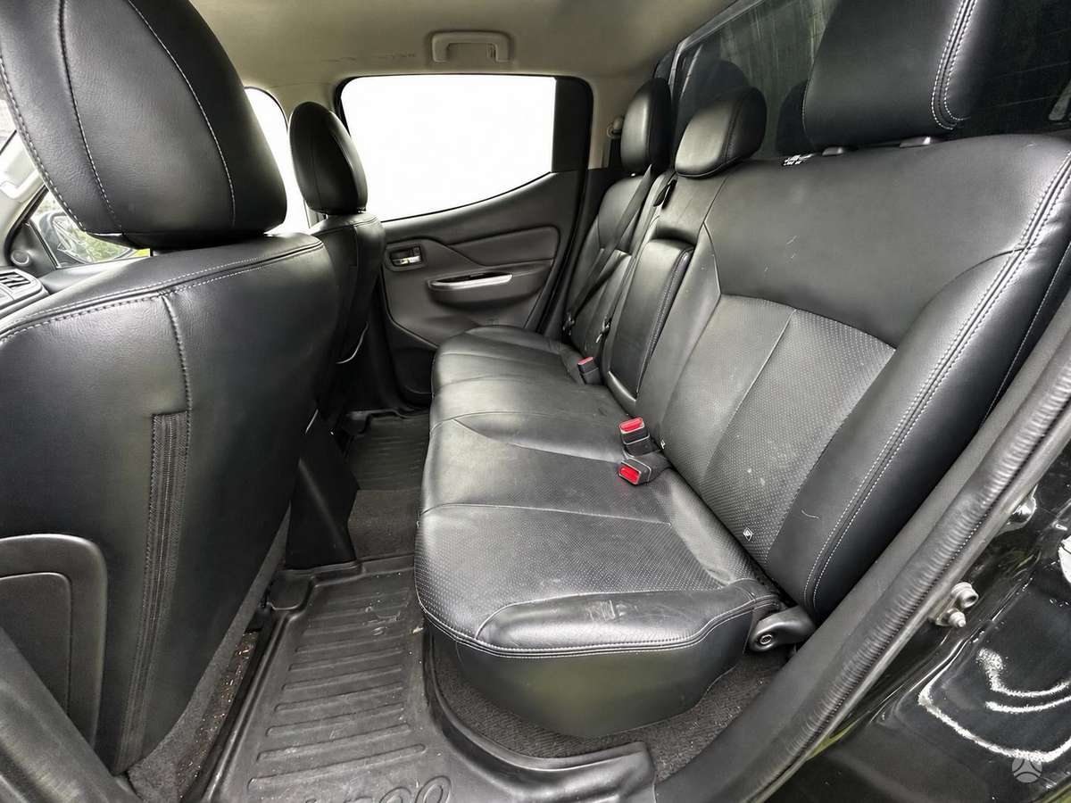 Mitsubishi L200, 2.4 l., Пикап