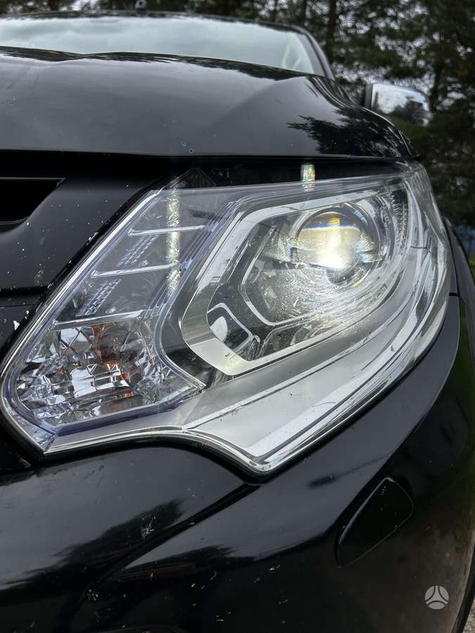 Mitsubishi L200, 2.4 l., Пикап
