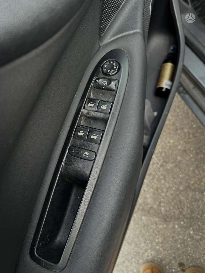 Citroen C4, 1.6 l., hatchback