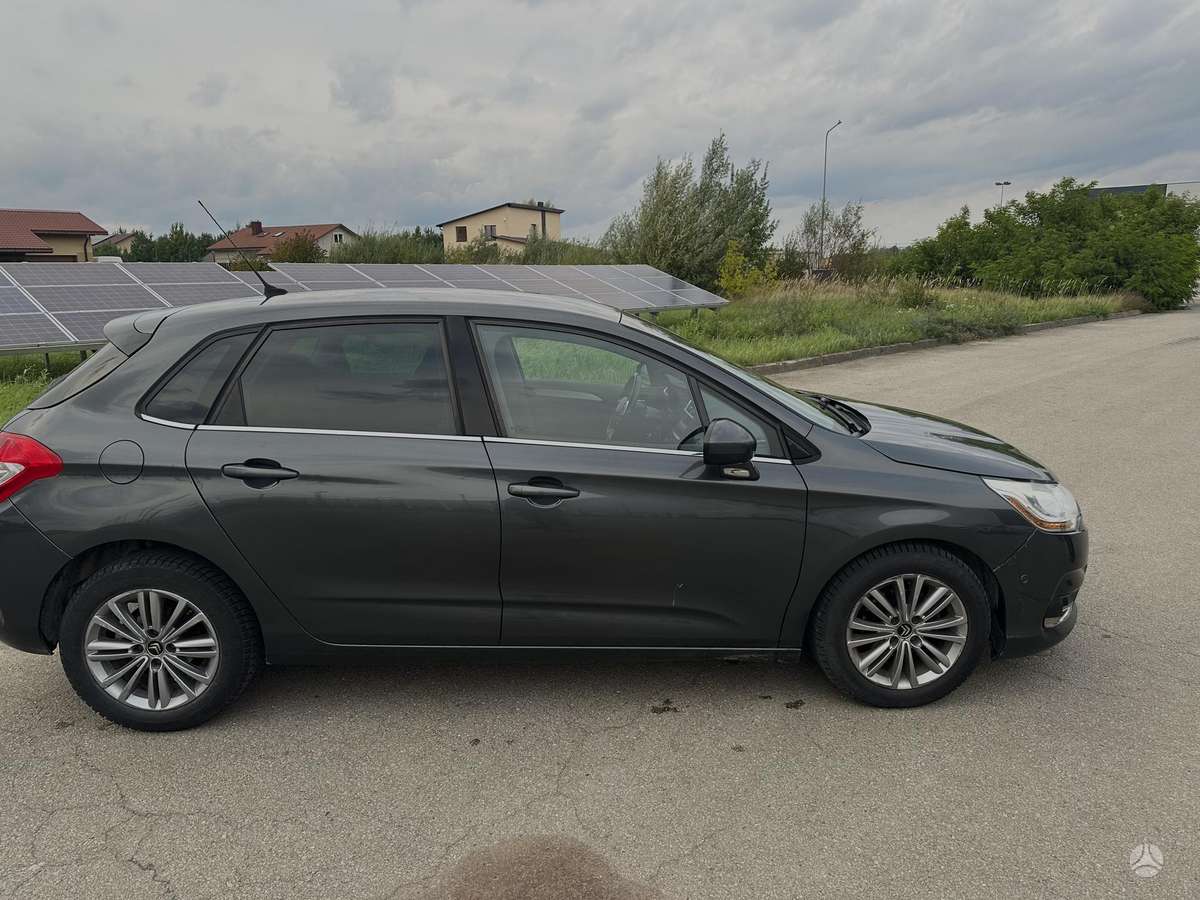 Citroen C4, 1.6 l., hatchback