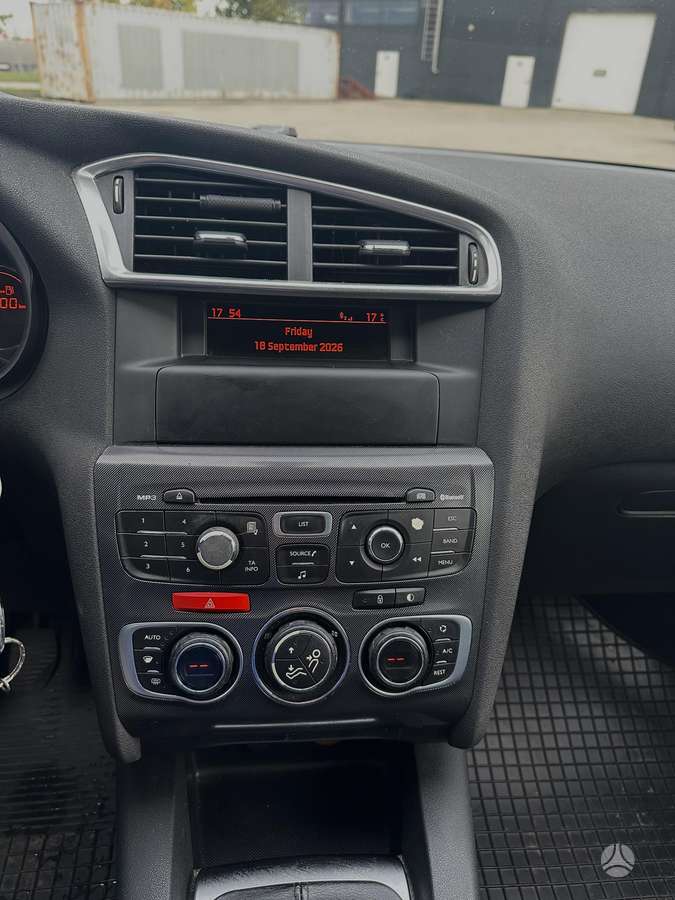 Citroen C4, 1.6 l., hatchback