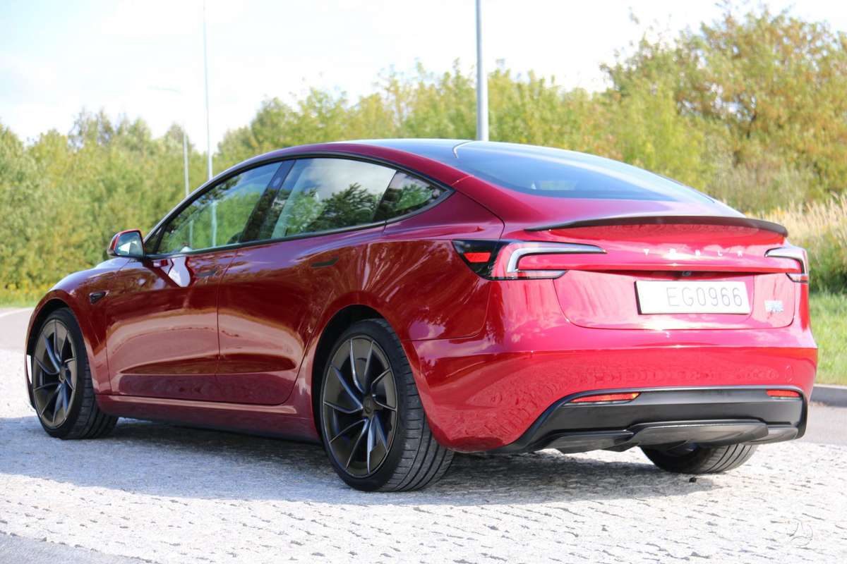 Tesla Model 3, 79 kWh, hatchback