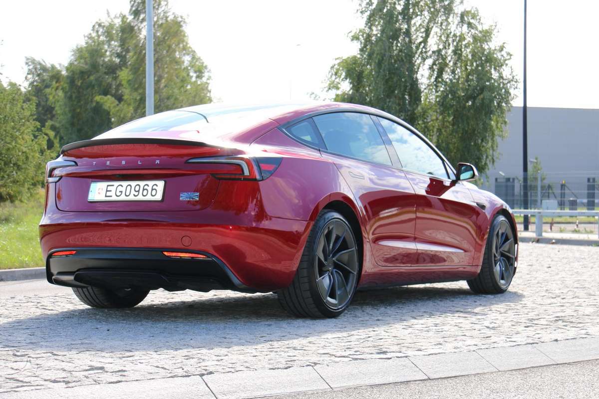 Tesla Model 3, 79 kWh, hatchback