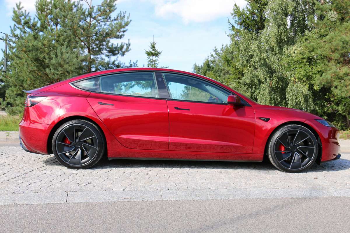 Tesla Model 3 - 7