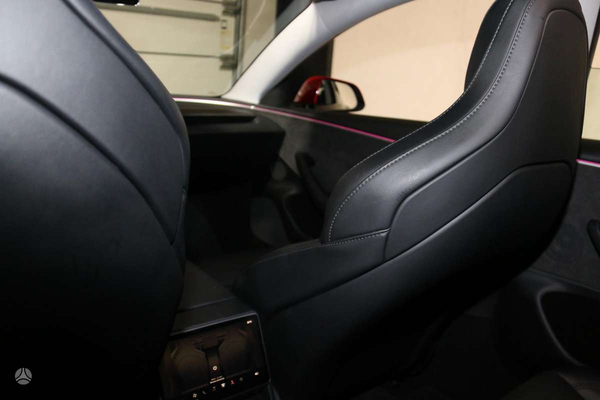 Tesla Model 3 - 9