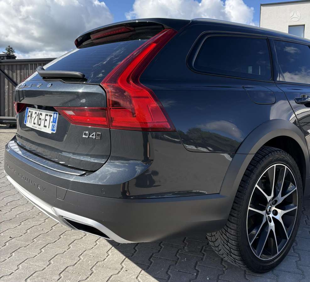 Volvo V90 Cross Country - 7