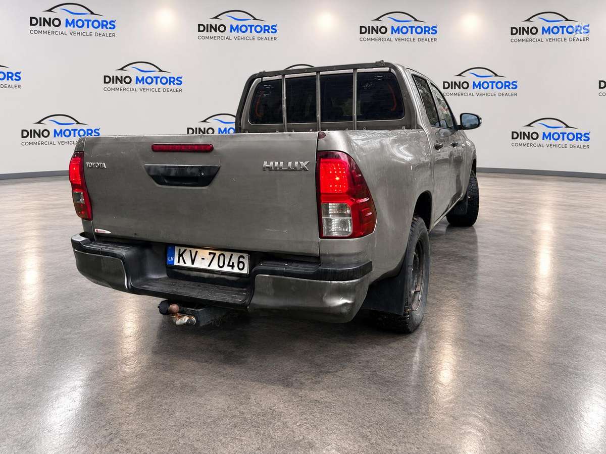 Toyota Hilux - 4
