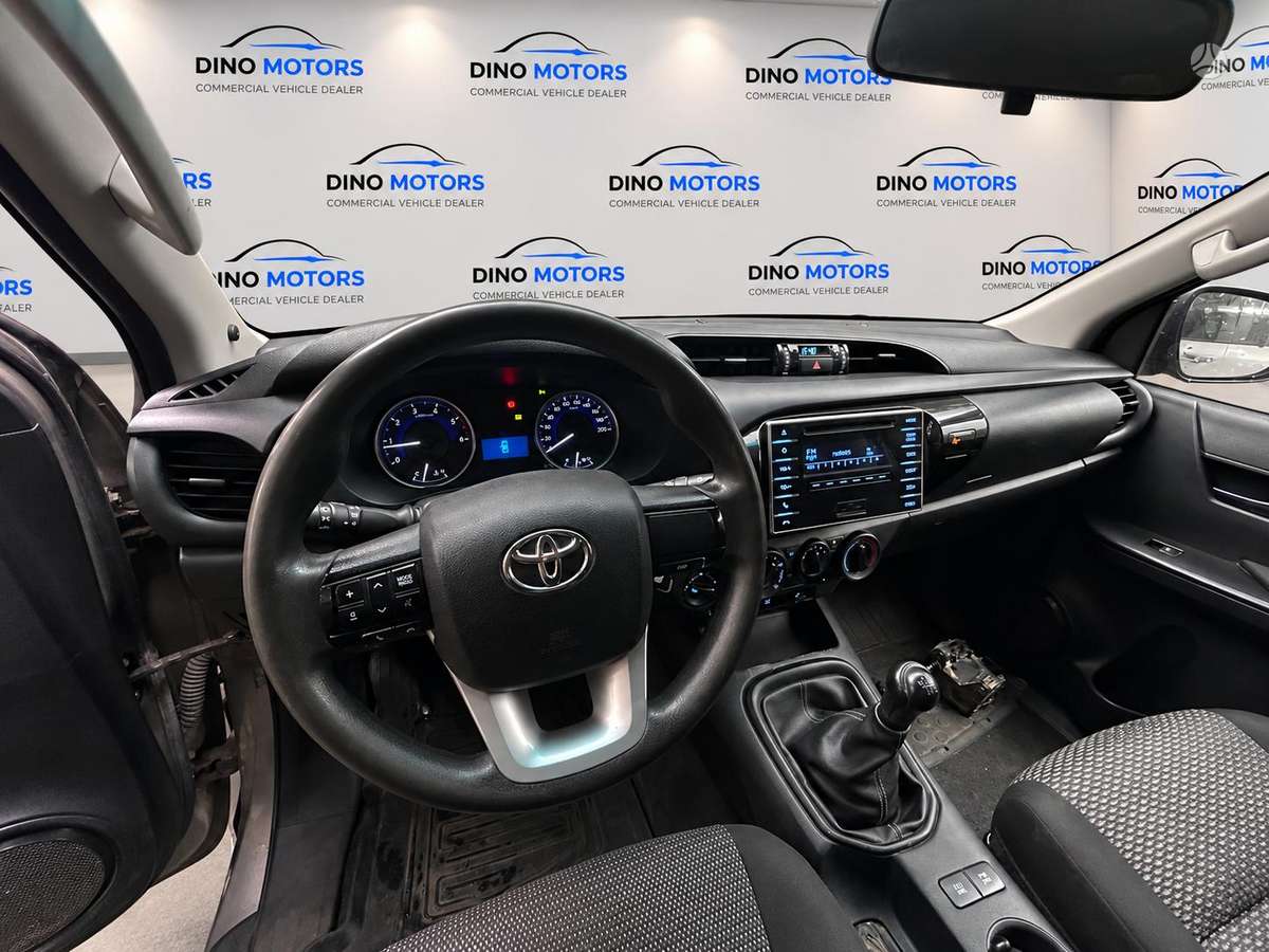 Toyota Hilux - 8