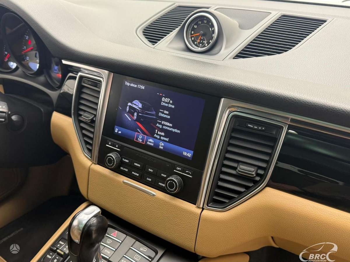 Porsche Macan, 3.0 l., off-road / crossover