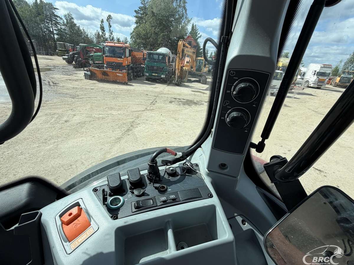 Valtra T235, traktori