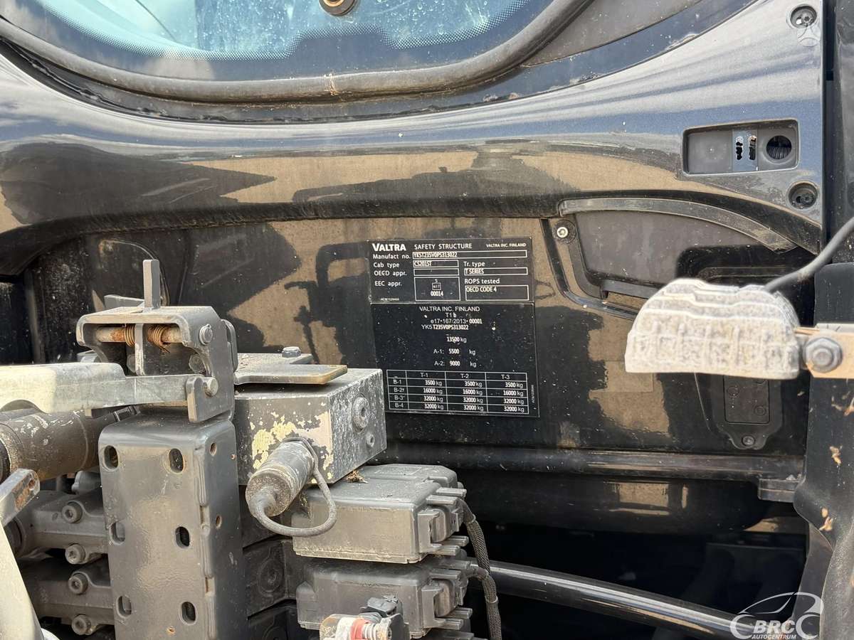 Valtra T235, traktori