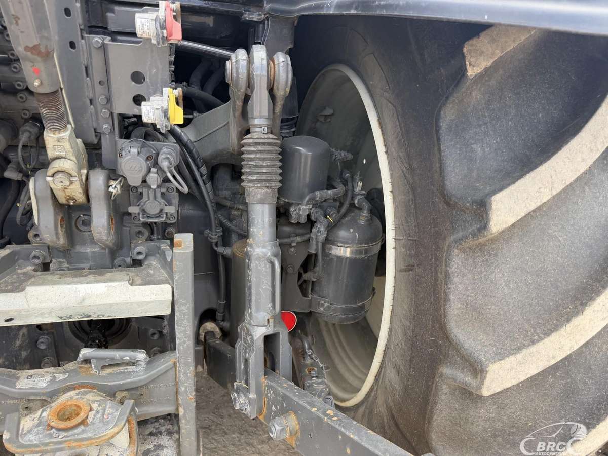 Valtra T235, traktori
