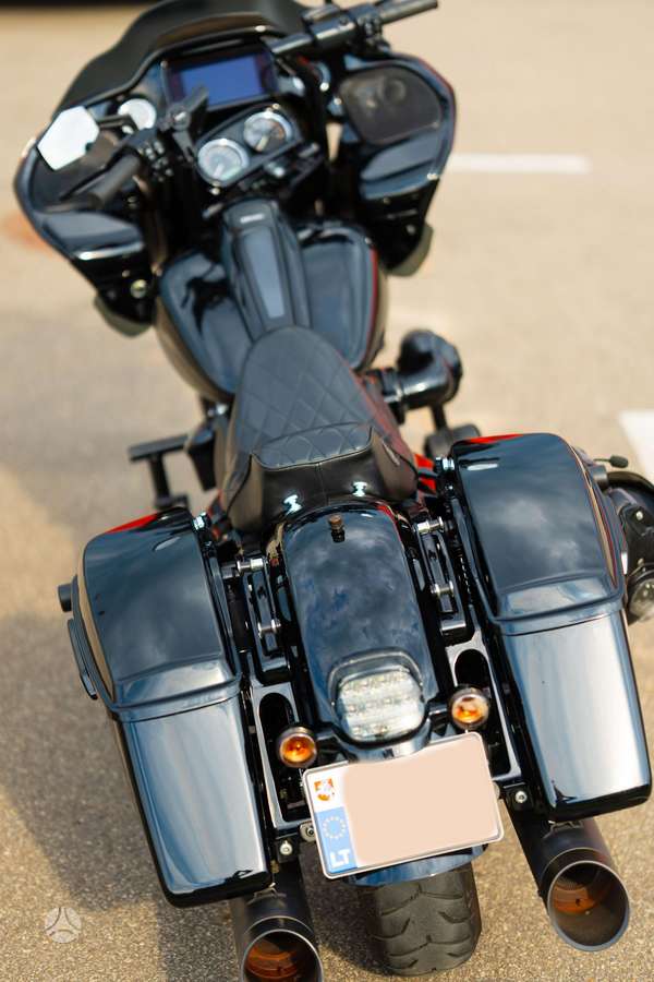 Harley-Davidson FLTR 1923cc, touring / sport touring