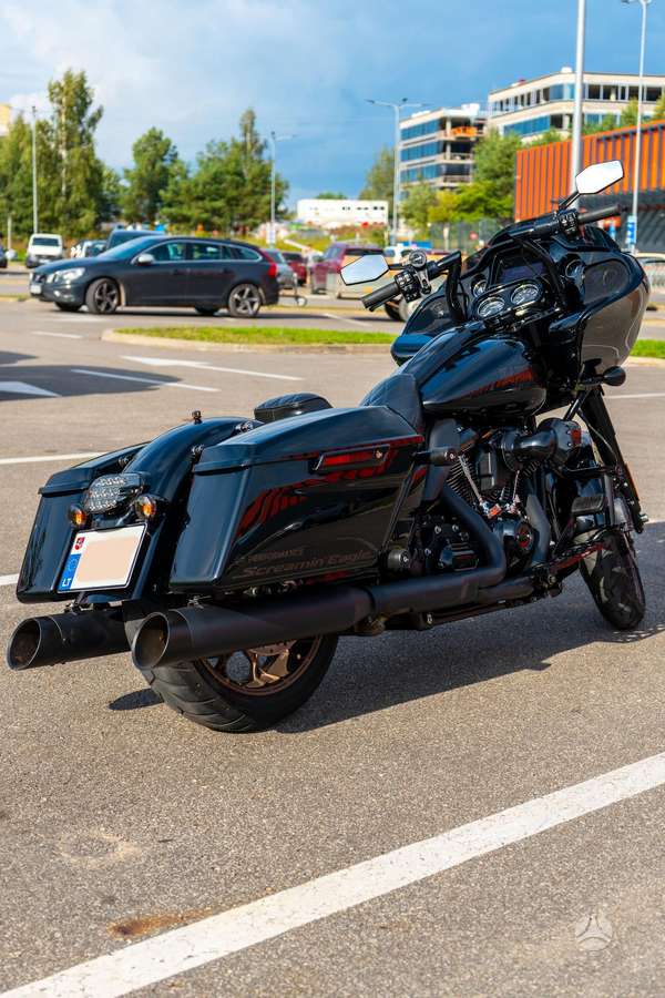 Harley-Davidson FLTR 1923cc, touring / sport touring