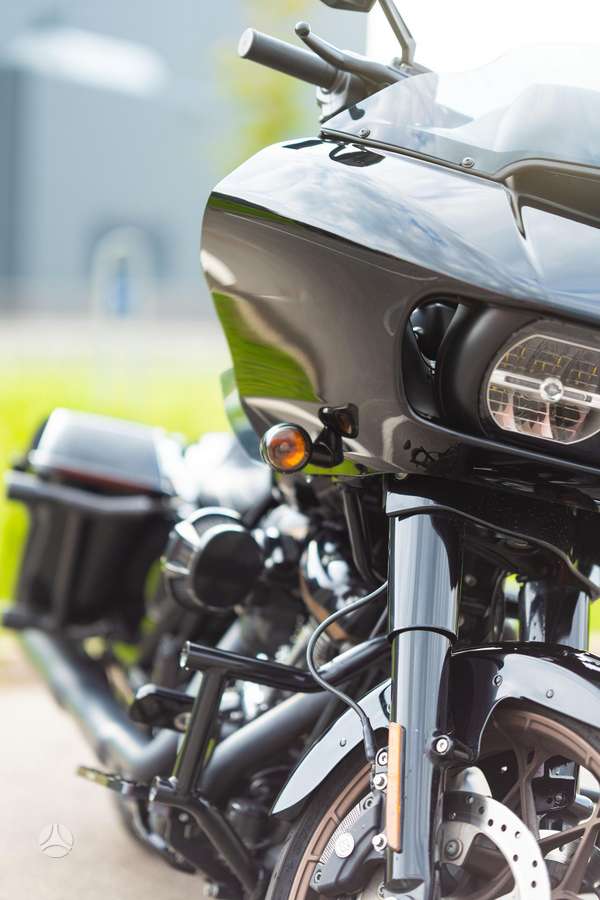 Harley-Davidson FLTR 1923cc, touring / sport touring