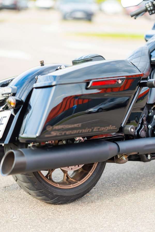 Harley-Davidson FLTR 1923cc, touring / sport touring