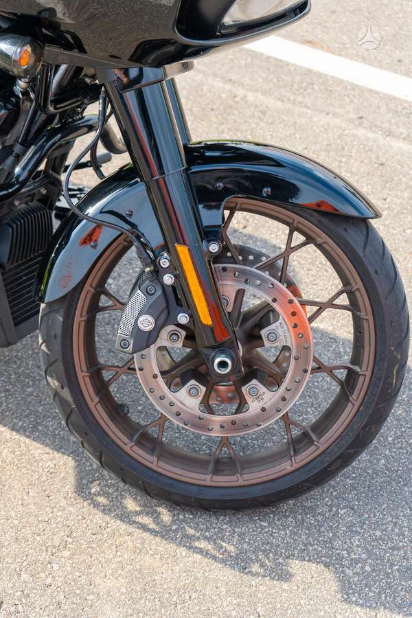 Harley-Davidson FLTR 1923cc, touring / sport touring