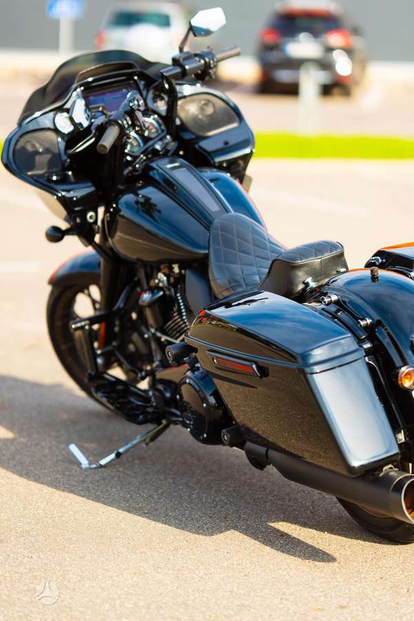 Harley-Davidson FLTR 1923cc, touring / sport touring