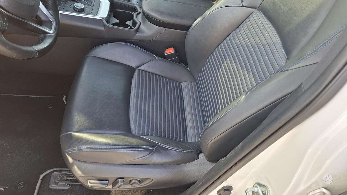Toyota RAV4 - 10