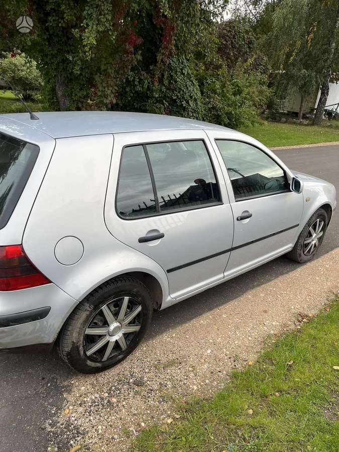 Volkswagen Golf - 2