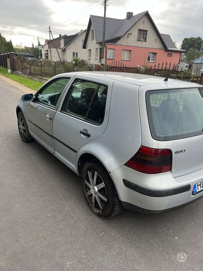 Volkswagen Golf - 4