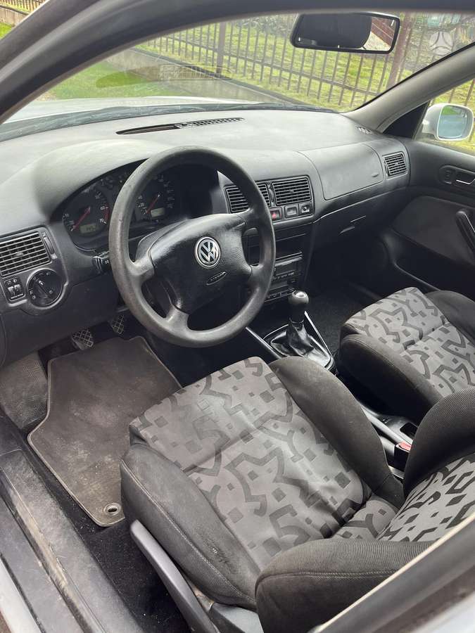 Volkswagen Golf - 5