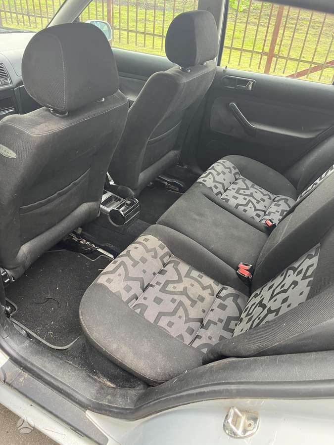 Volkswagen Golf - 6