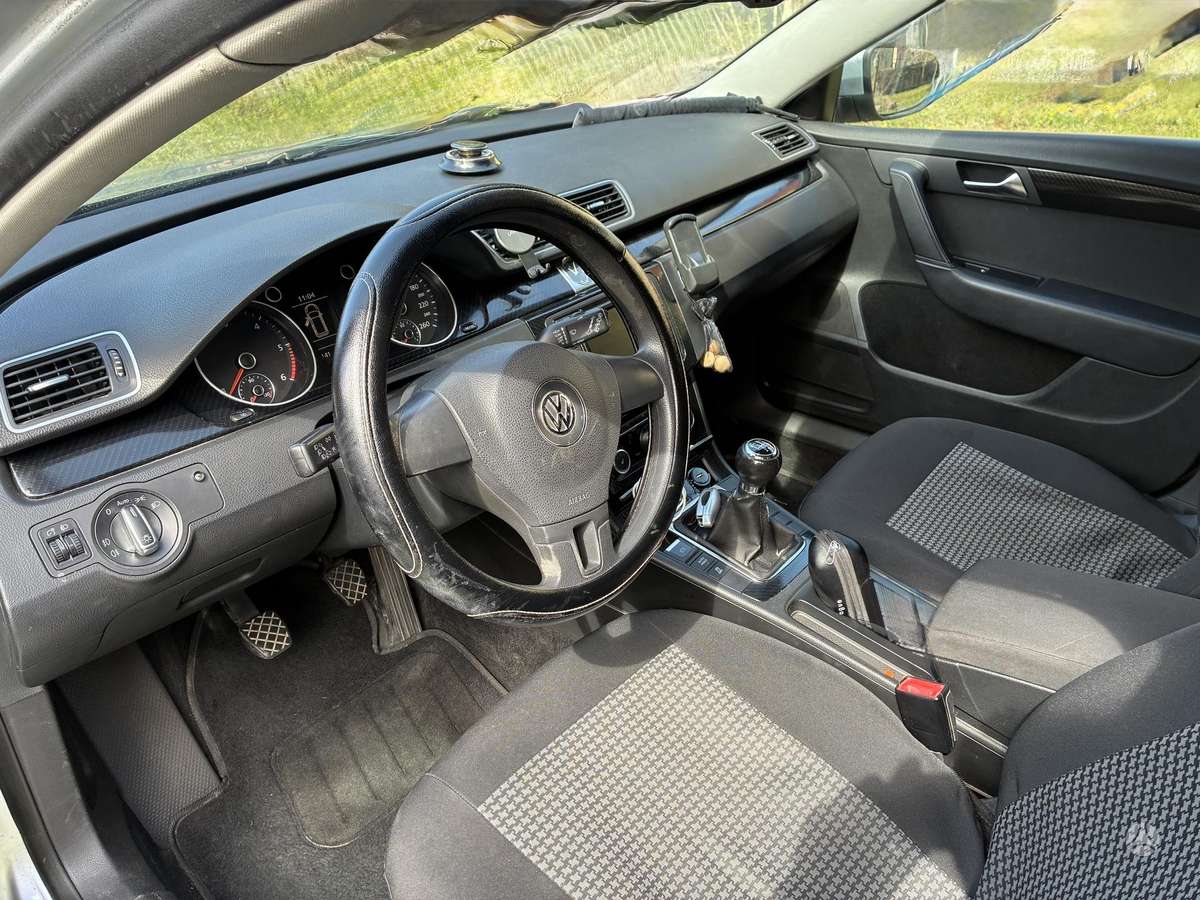 Volkswagen Passat - 8