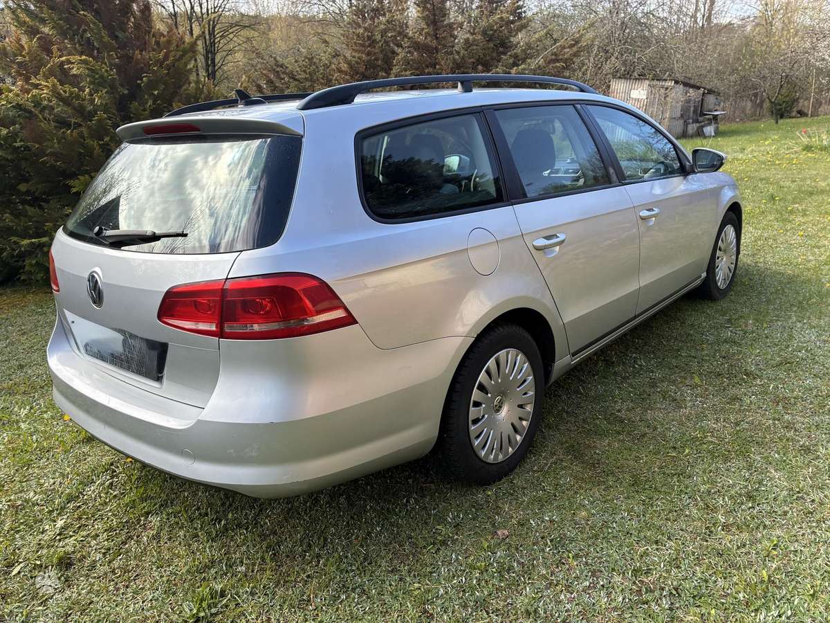 Volkswagen Passat - 1