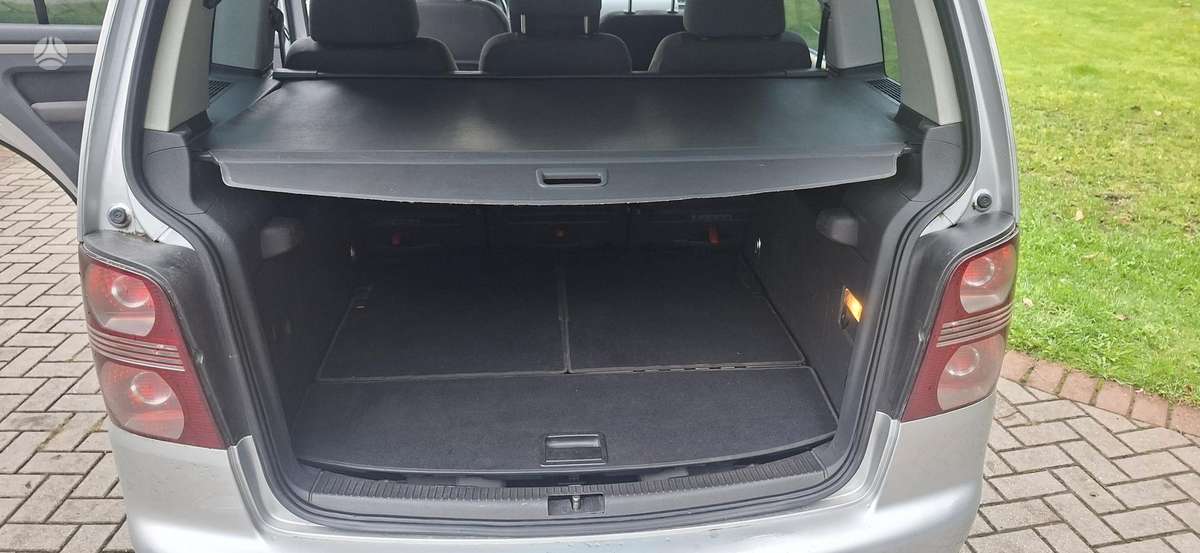 Volkswagen Touran - 9