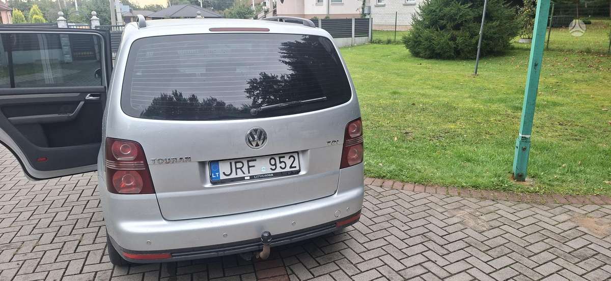 Volkswagen Touran - 4