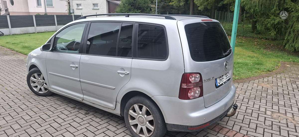 Volkswagen Touran - 2