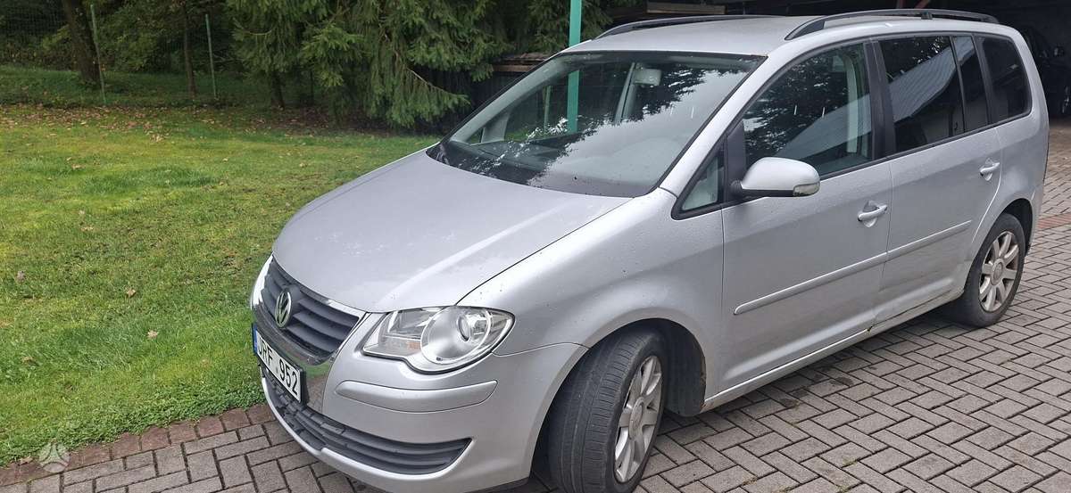 Volkswagen Touran - 1